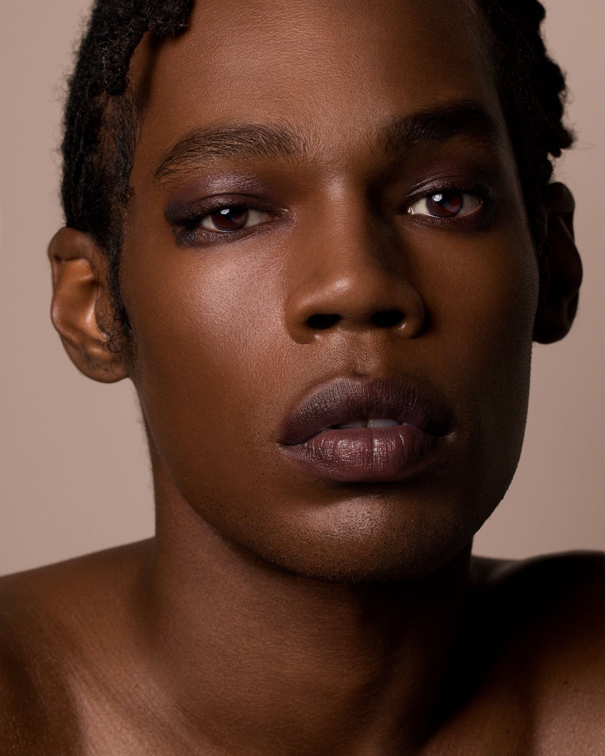 Model wearing Eclipse contour